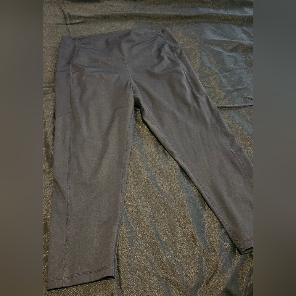 Zyia Brilliant Pocket Hi-Rise Capri Leggings, Size 14-16